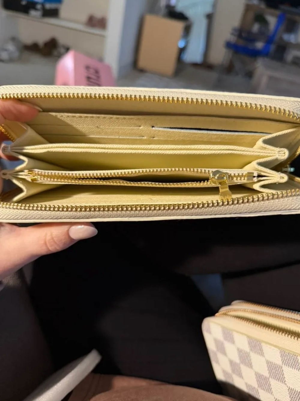 LV Wallet - Picture 3 of 5